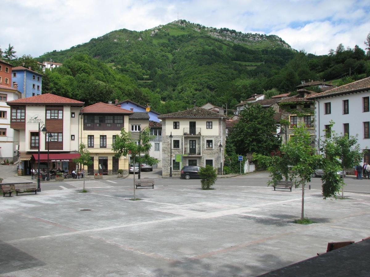 Hotel Rural La Plaza Caso Exterior foto